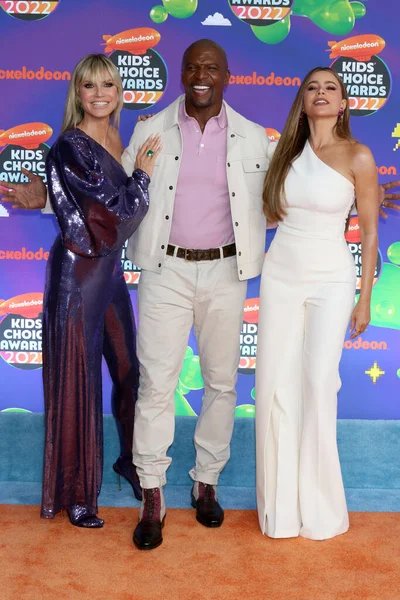 LOS ANGELES - 9 Nisan 2022 'de Barker Hanger' da verilen 2022 Çocuk Seçimi Ödülleri 'nde Heidi Klum, Terry Crews, Sofia Vergara