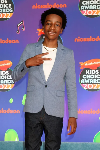 LOS ANGELES - 9 Nisan 2022 'deki Barker Hanger Çocuk Seçimi Ödülleri' nde Jahzir Bruno, Santa Monica, CA