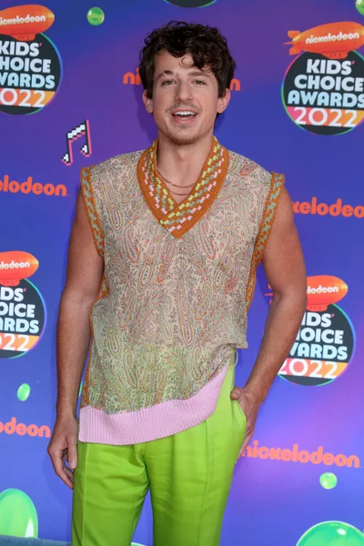 Los Angeles Kwiecień Charlie Puth Rozdaniu Nagród Kids Choice Awards — Zdjęcie stockowe