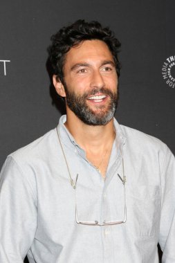 LOS ANGELES - 10 APR: Noah Mills PaleyFEST - NCIS Evren Dolby Tiyatrosu 10 Nisan 2022, Los Angeles, CA