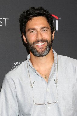 LOS ANGELES - 10 APR: Noah Mills PaleyFEST - NCIS Evren Dolby Tiyatrosu 10 Nisan 2022, Los Angeles, CA