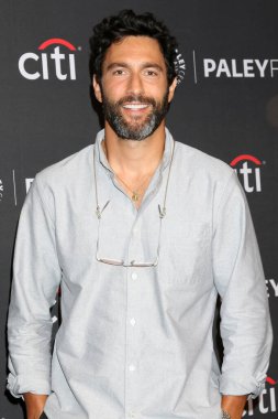 LOS ANGELES - 10 APR: Noah Mills PaleyFEST - NCIS Evren Dolby Tiyatrosu 10 Nisan 2022, Los Angeles, CA