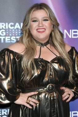 LOS ANGELES - 11 APR: Kelly Clarkson 11 Nisan 2022 'de Los Angeles, Kaliforniya' da bulunan Universal Stüdyoları 'nda Amerika Şarkı Yarışması 4.