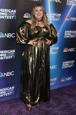 LOS ANGELES - 11 APR: Kelly Clarkson 11 Nisan 2022 'de Los Angeles, Kaliforniya' da bulunan Universal Stüdyoları 'nda Amerika Şarkı Yarışması 4.
