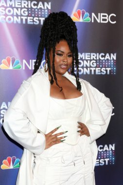 LOS ANGELES - 11 APR: Bri Steve 'ler 11 Nisan 2022' de Los Angeles, Kaliforniya 'da bulunan Universal Stüdyoları' nda Amerika Şarkı Yarışması 4.