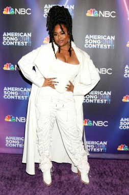 LOS ANGELES - 11 APR: Bri Steve 'ler 11 Nisan 2022' de Los Angeles, Kaliforniya 'da bulunan Universal Stüdyoları' nda Amerika Şarkı Yarışması 4.