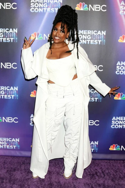 LOS ANGELES - 11 APR: Bri Steve 'ler 11 Nisan 2022' de Los Angeles, Kaliforniya 'da bulunan Universal Stüdyoları' nda Amerika Şarkı Yarışması 4.