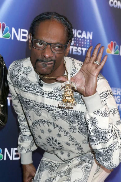在2022年4月11日于美国加利福尼亚州洛杉矶举行的美国歌曲大赛第4周红地毯上的Snoop Dogg — 图库照片
