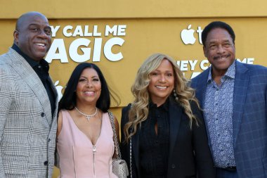 14 Nisan 2022 'de Westwood, CA' da, Magic Johnson, Cookie Johnson, Tonya Winfield ve Dave Winfield Village Theater 'da düzenlenen 