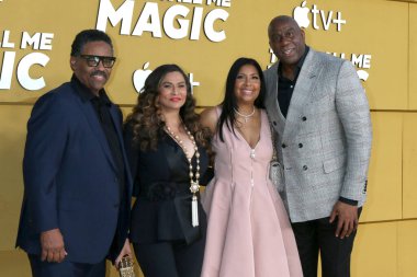 Richard Lawson, Tina Knoles Lawdon, Cookie Johnson, Magic Johnson... 14 Nisan 2022 'de Westwood, CA' daki Village Theater 'da 