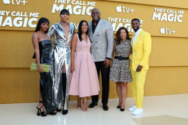 Elisa Johnson, EJ Johnson, Cookie Johnson, Magic Johnson, Lisa Johnson, Andre Johnson Village Theater 'da 14 Nisan 2022' de yapılan 