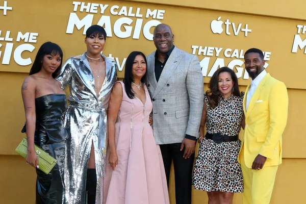 Elisa Johnson, EJ Johnson, Cookie Johnson, Magic Johnson, Lisa Johnson, Andre Johnson Village Theater 'da 14 Nisan 2022' de yapılan 