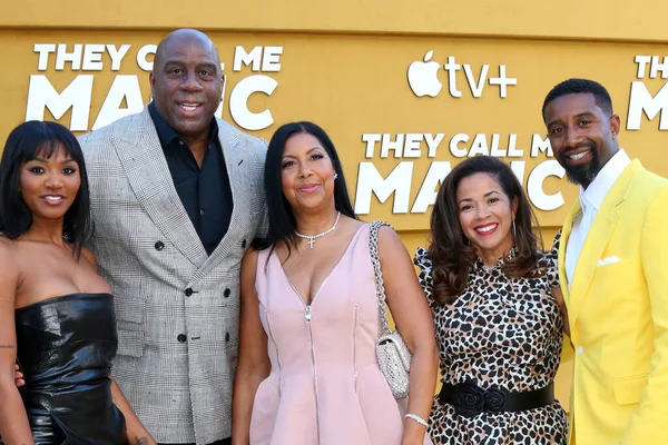 Elisa Johnson, Magic Johnson, Cookie Johnson, Lisa Johnson, Andre Johnson, Village Theater 'da 14 Nisan 2022' de yapılan 