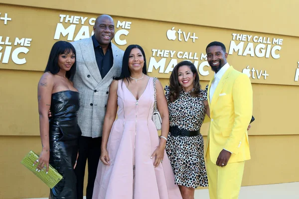Elisa Johnson, Magic Johnson, Cookie Johnson, Lisa Johnson, Andre Johnson, Village Theater 'da 14 Nisan 2022' de yapılan 