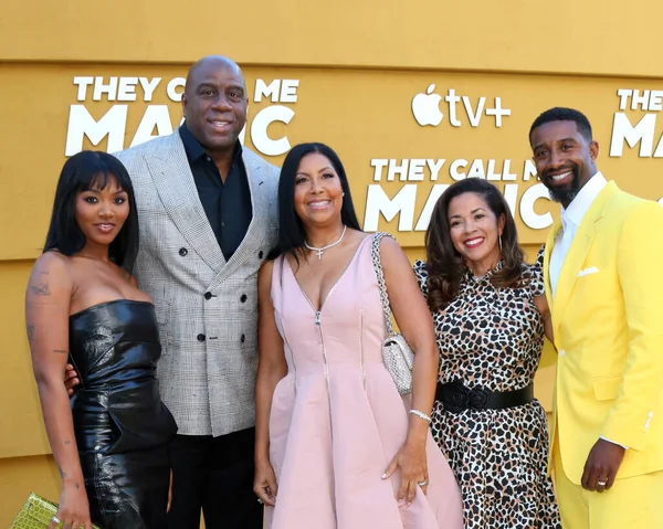 Elisa Johnson, Magic Johnson, Cookie Johnson, Lisa Johnson, Andre Johnson, Village Theater 'da 14 Nisan 2022' de yapılan 