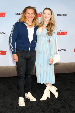 Tony Cavalero, Annie Cavalero, 18 Nisan 2022 'de Rolling Green' deki Barry Sezon 3 HBO Prömiyer gösteriminde.