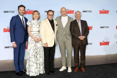 LOS ANGELES - 18 Nisan 2022 'de Los Angeles' ta Rolling Green 'deki 3. Sezon HBO Prömiyeri' nde Bill Hader, Sarah Goldberg, Stephen Root, Anthony Carrigan, Henry Winkler.