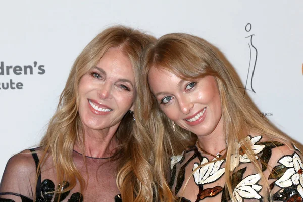 Los Angeles Apr Catherine Oxenberg India Oxenberg 32Nd Annual Colleges春のランチは — ストック写真