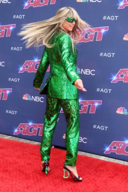 LOS ANGELES - 20 Nisan 2022 'de Pasadena, CA' da bulunan Pasadena Civic Auditorium 'dan Heidi Klum Yetenek Fotoğrafı Aldı 
