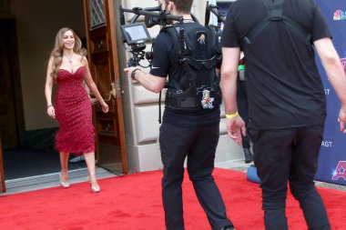 LOS ANGELES - 20 Nisan 2022 'de Pasadena, CA' da bulunan Pasadena Civic Auditorium 'da Sofya Vergara Yetenek Aldı 