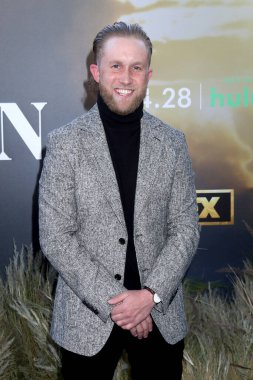 LOS ANGELES - 20 Nisan 2022 'de Hollywood Atletizm Kulübü' nde Cennetin Sancakları Altındaki FX 'te Taylor St. Pierre.