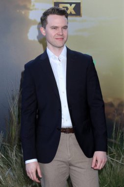 LOS ANGELES - 20 Nisan 2022 'de Hollywood Atletizm Kulübü' nde The Banner of Heaven TV 'nin galasında Rohan Mead