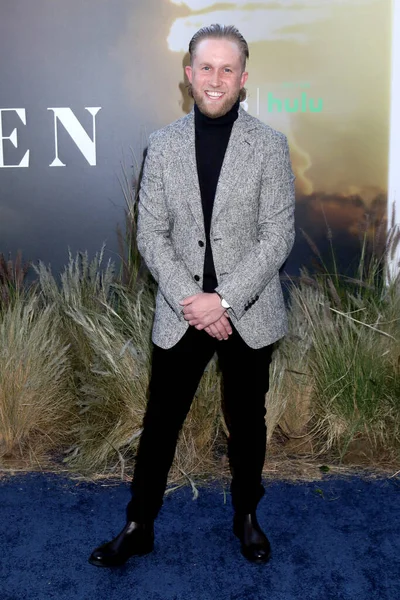 LOS ANGELES - 20 Nisan 2022 'de Hollywood Atletizm Kulübü' nde Cennetin Sancakları Altındaki FX 'te Taylor St. Pierre.