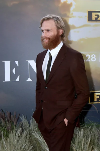 Wyatt Russell, 20 Nisan 2022 'de Hollywood Atletizm Kulübü' nde Cennetin Sancakları Altında TV dizisi galasında.