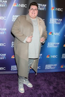 LOS ANGELES - 25 Nisan 2022, Universal City, CA 'de Jordan Smith, Amerika Şarkı Yarışması Yarı Finalleri Kırmızı Halı 