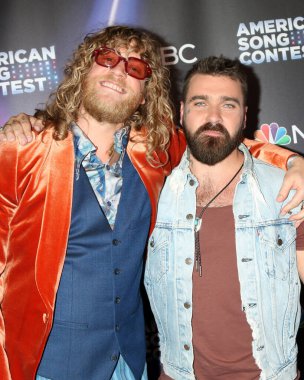 LOS ANGELES - 25 Nisan 2022, Universal City, CA 'de Hueston, Amerika Şarkı Yarışması Yarı Finalleri Kırmızı Halı Stüdyoları' nda 