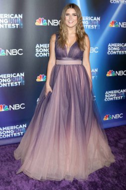 LOS ANGELES - 25 Nisan 2022 'de Universal Stüdyoları' nda Amerika Şarkı Yarışması yarı finallerinde Ada Leann  