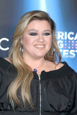 LOS ANGELES - 25 Nisan 2022 'de Universal Stüdyoları' ndaki Amerika Şarkı Yarışması Yarı Finalleri 'nde Kelly Clarkson 