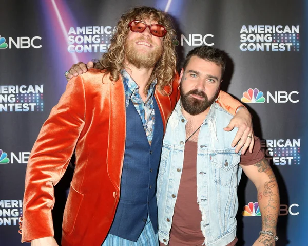 LOS ANGELES - 25 Nisan 2022, Universal City, CA 'de Hueston, Amerika Şarkı Yarışması Yarı Finalleri Kırmızı Halı Stüdyoları' nda 