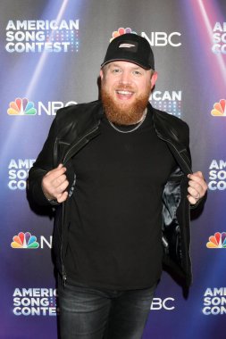 Tyler Braden, 2 Mayıs 2022 'de Universal City, CA' da düzenlenen Amerikan Şarkı Yarışması Yarı Finalleri Kırmızı Halı Şovu 2.