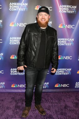 Tyler Braden, 2 Mayıs 2022 'de Universal City, CA' da düzenlenen Amerikan Şarkı Yarışması Yarı Finalleri Kırmızı Halı Şovu 2.