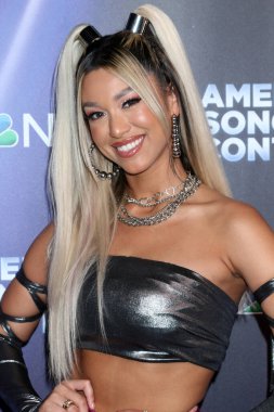 Sweet Taboo, Sami Ramos, 2 Mayıs 2022 'de Universal City, CA' de düzenlenen Amerikan Şarkı Yarışması Yarı Finalleri Kırmızı Halı - 2. hafta Universal Stüdyolarında