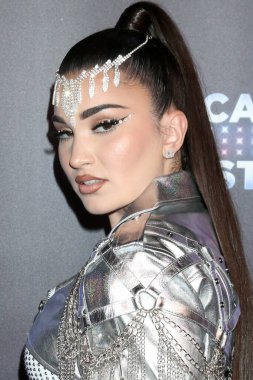 LOS ANGELES - 2 Mayıs 2022, Universal City, CA 'de Amerika Şarkı Yarışması Yarı Finalleri canlı yayın Kırmızı Halı - 2. hafta Universal Stüdyoları