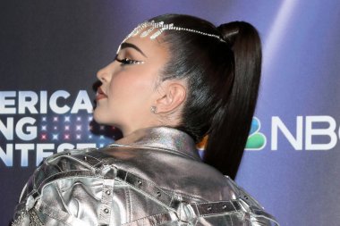 LOS ANGELES - 2 Mayıs 2022, Universal City, CA 'de Amerika Şarkı Yarışması Yarı Finalleri canlı yayın Kırmızı Halı - 2. hafta Universal Stüdyoları