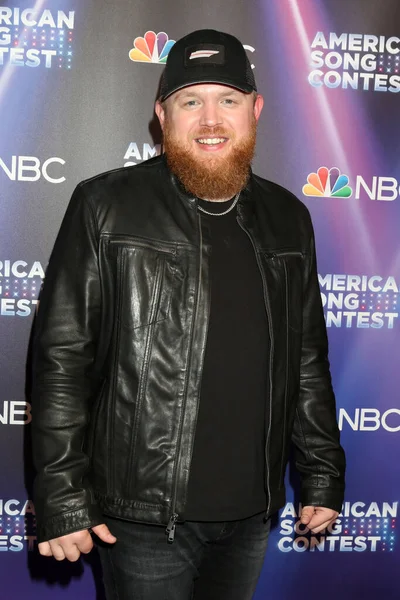 Tyler Braden, 2 Mayıs 2022 'de Universal City, CA' da düzenlenen Amerikan Şarkı Yarışması Yarı Finalleri Kırmızı Halı Şovu 2.