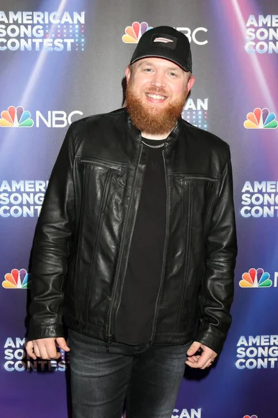 Tyler Braden, 2 Mayıs 2022 'de Universal City, CA' da düzenlenen Amerikan Şarkı Yarışması Yarı Finalleri Kırmızı Halı Şovu 2.