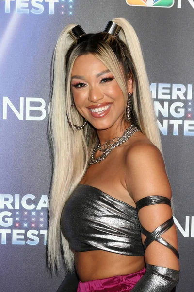 Sweet Taboo, Sami Ramos, 2 Mayıs 2022 'de Universal City, CA' de düzenlenen Amerikan Şarkı Yarışması Yarı Finalleri Kırmızı Halı - 2. hafta Universal Stüdyolarında