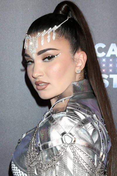 LOS ANGELES - 2 Mayıs 2022, Universal City, CA 'de Amerika Şarkı Yarışması Yarı Finalleri canlı yayın Kırmızı Halı - 2. hafta Universal Stüdyoları