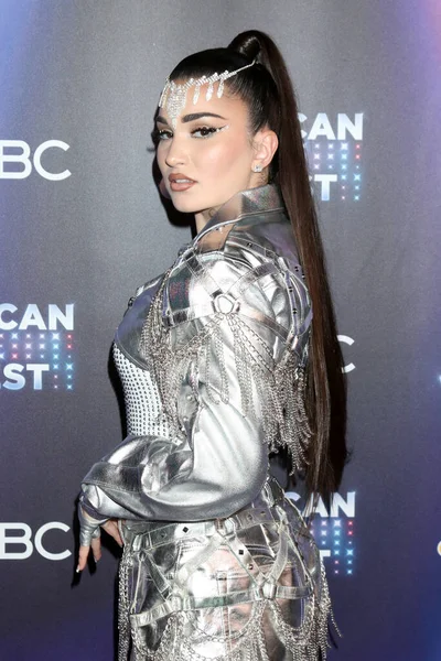 LOS ANGELES - 2 Mayıs 2022, Universal City, CA 'de Amerika Şarkı Yarışması Yarı Finalleri canlı yayın Kırmızı Halı - 2. hafta Universal Stüdyoları