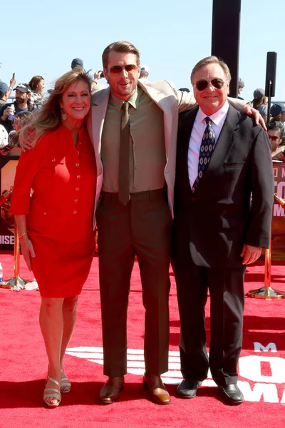 Los Angeles Mai Glen Powell Parents Top Gun Maverick Première — Photo