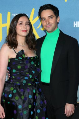 Lucia Aniello, Paul W. Downs, 9 Mayıs 2022 'de Los Angeles, Kaliforniya' da, Amerika Yönetmenler Derneği 'nde, 