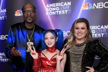 Snoop Dogg, AleXa, Kelly Clarkson 9 Mayıs 2022 'de Universal Stüdyoları' nda düzenlenen Amerikan Şarkı Yarışması Büyük Finali 'nde.