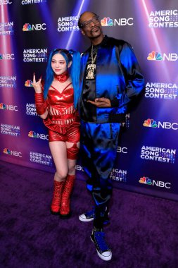 AleXa, Snoop Dogg 9 Mayıs 2022 'de Universal Stüdyoları' nda Amerika Şarkı Yarışması Büyük Finali 'nde.