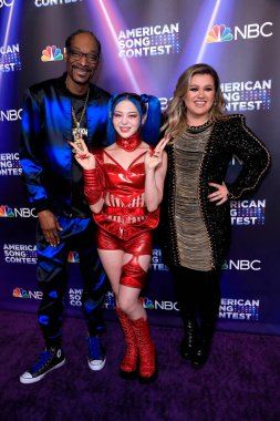 Snoop Dogg, AleXa, Kelly Clarkson 9 Mayıs 2022 'de Universal Stüdyoları' nda düzenlenen Amerikan Şarkı Yarışması Büyük Finali 'nde.