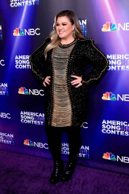 Kelly Clarkson, 9 Mayıs 2022 'de Universal Stüdyoları' nda düzenlenen Amerikan Şarkı Yarışması Büyük Finali 'nde.