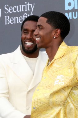 Diddy, Sean Combs ve Christian Combs, 15 Mayıs 2022 'de MGM Grand Garden Arena' da düzenlenen 2022 Billboard Müzik Ödülleri 'ne geldiler..